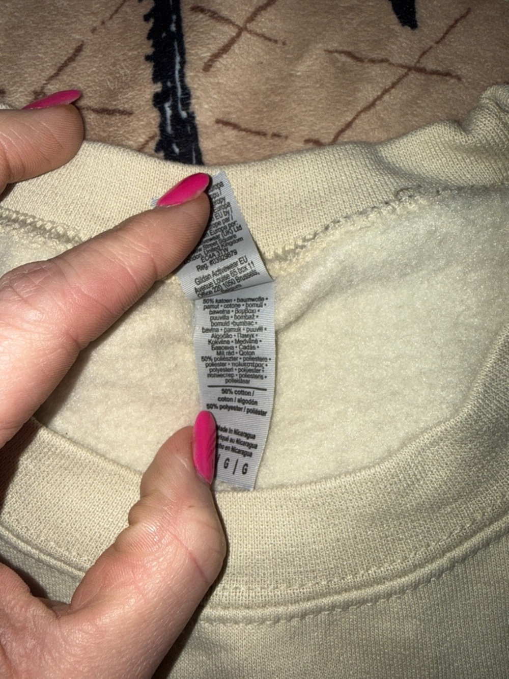 NWOT Gildan Cream Crewneck Sweatshirt with COZY Season Graphic - Picture 3 of 5